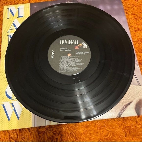 Manilow Self  titled vinyl record from 1985 - Picture 4 of 6